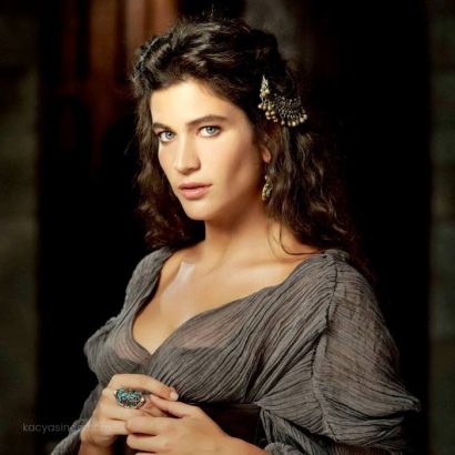 Berrak Tüzünataç