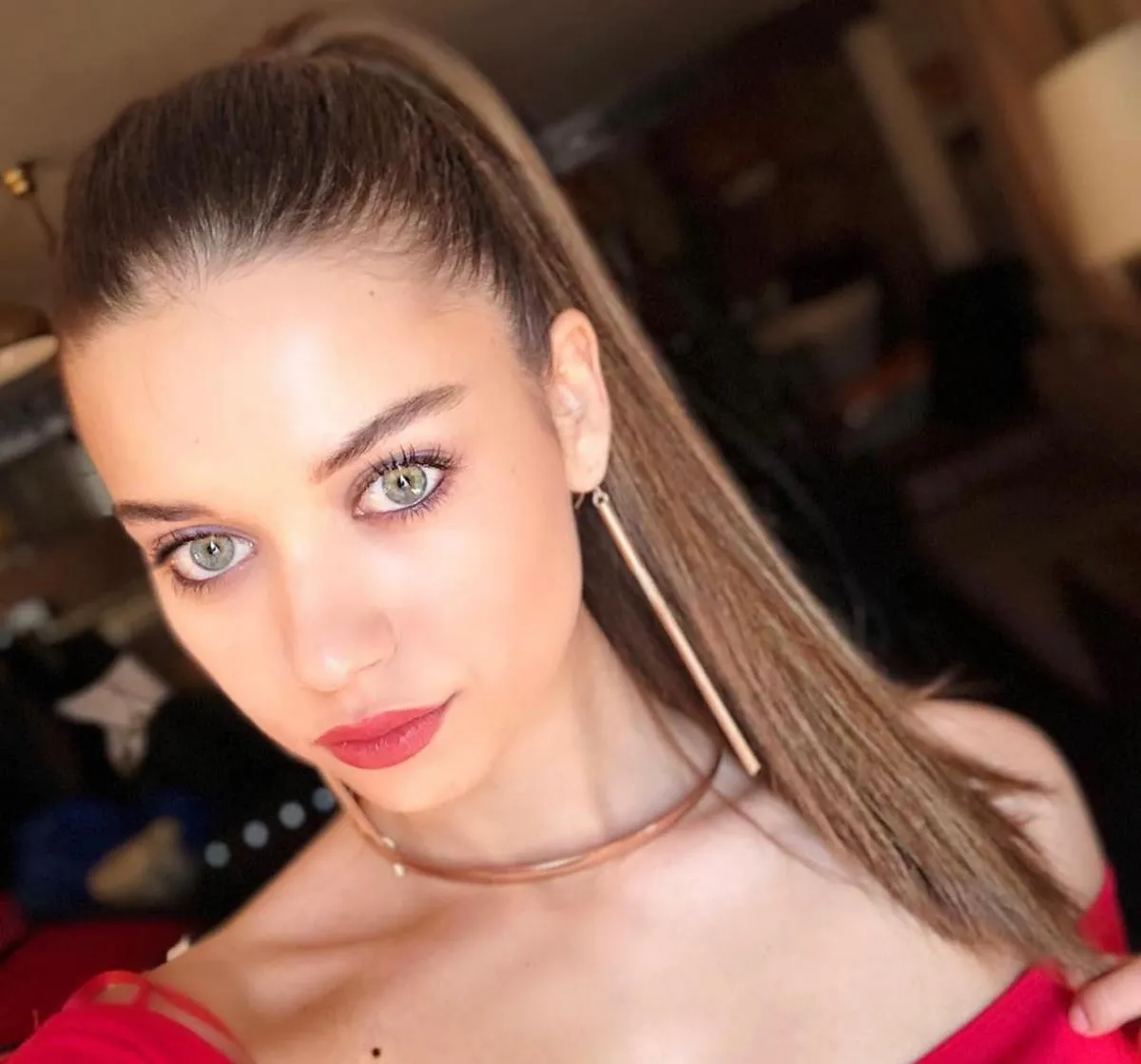 Afra Saraçoğlu fotoğraf