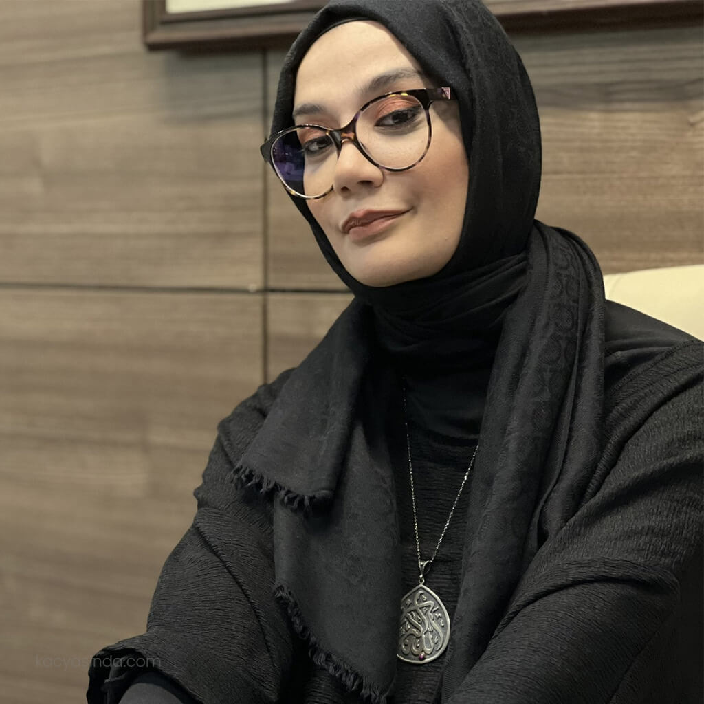 Esra Elönü