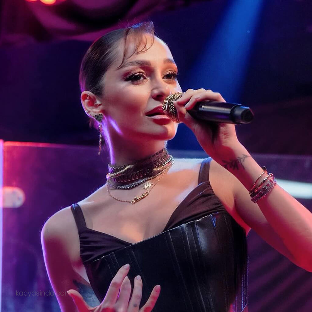 Alya Şahinler